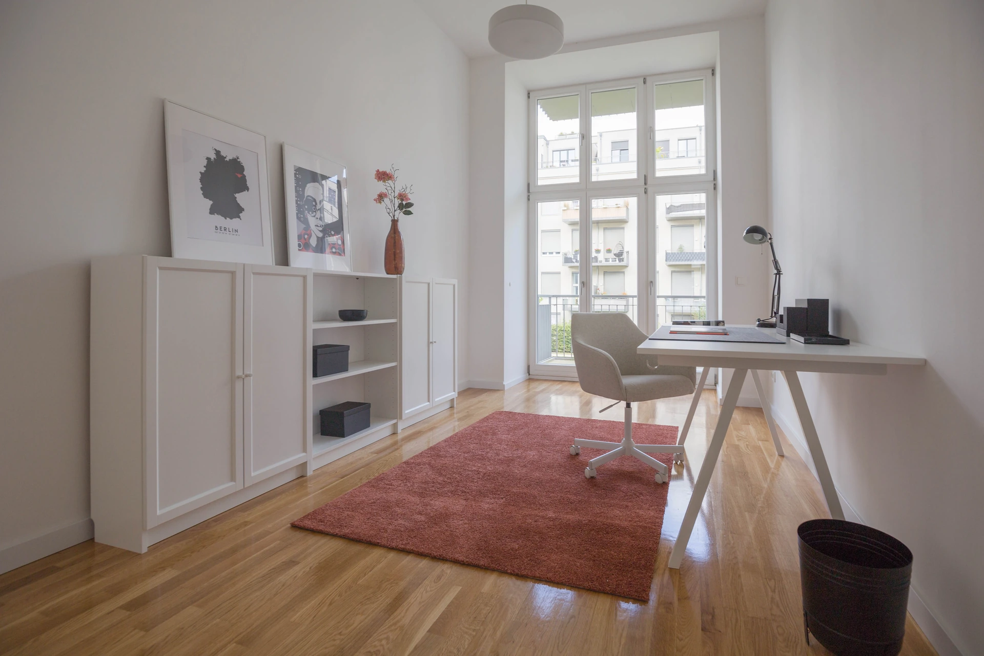 Modernes Interior einer Green Lofts Wohnung